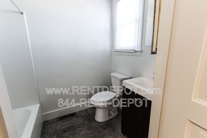Newly Renovated 1 bedroom House ***Not Section 8 Approved*** property image