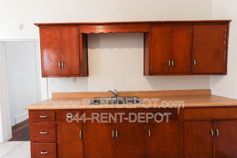 Newly Renovated 1 bedroom House ***Not Section 8 Approved*** property image