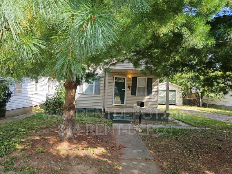 $500 off 1st full months rent!!!2 Bedroom Home with Fenced Yard & Garage in Central Evansville property image
