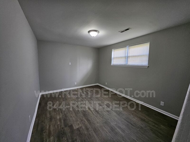 3 bedroom 1.5 bath Townhouse property image