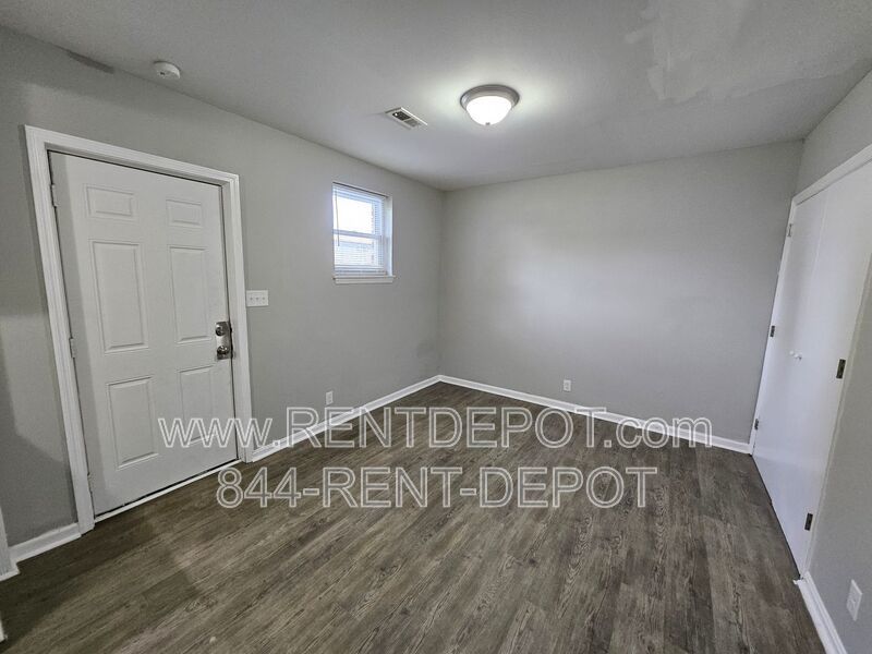 3 bedroom 1.5 bath Townhouse property image