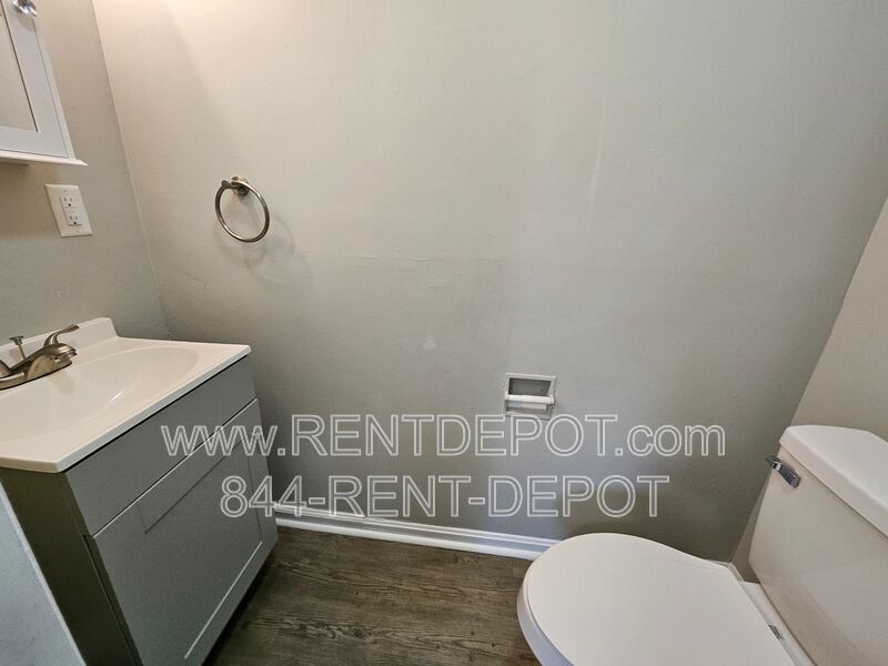 3 bedroom 1.5 bath Townhouse property image