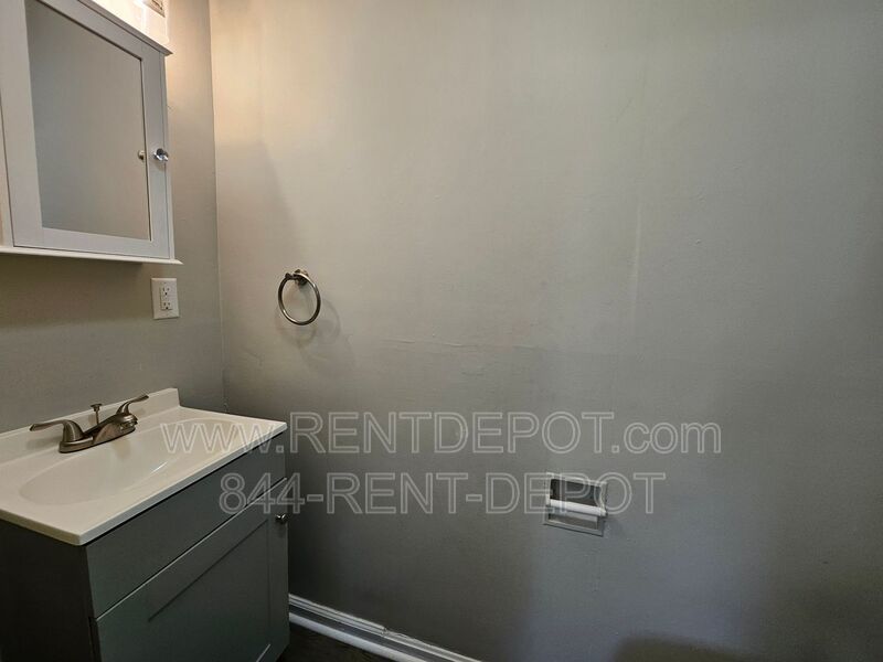 3 bedroom 1.5 bath Townhouse property image