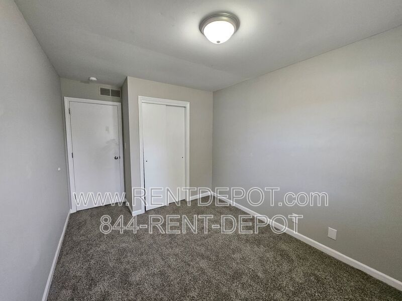 3 bedroom 1.5 bath Townhouse property image