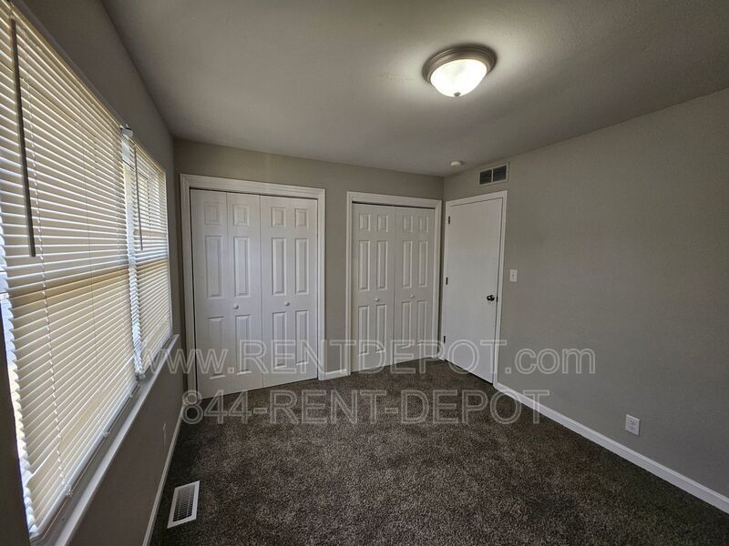3 bedroom 1.5 bath Townhouse property image