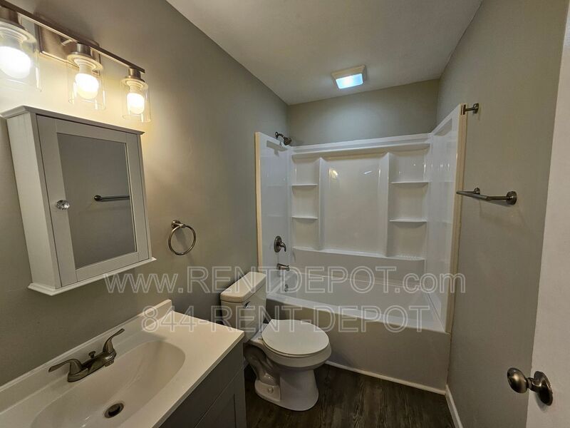 3 bedroom 1.5 bath Townhouse property image