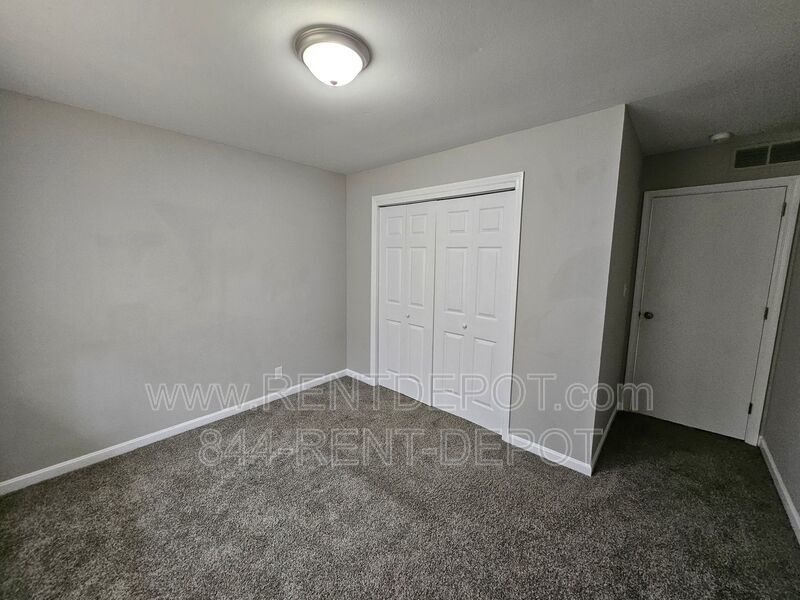 3 bedroom 1.5 bath Townhouse property image
