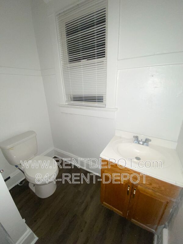 4 bedroom, 2 bath property image