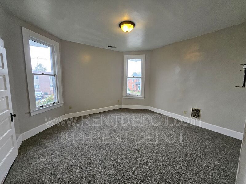 4 Bedroom/2 Bathroom 2-Story Victorian Home for Rent property image