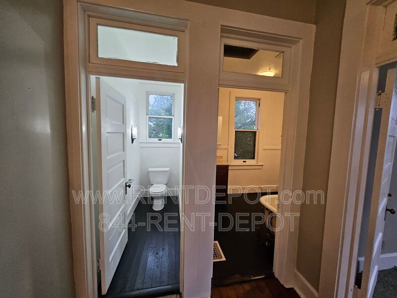 4 Bedroom/2 Bathroom 2-Story Victorian Home for Rent property image
