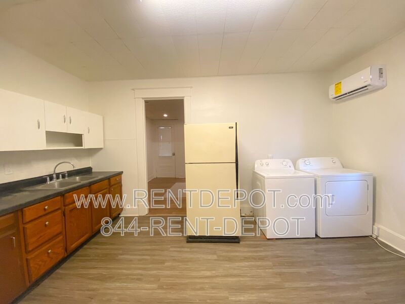 Remodeled 1-bedroom, 1-bath apartment property image