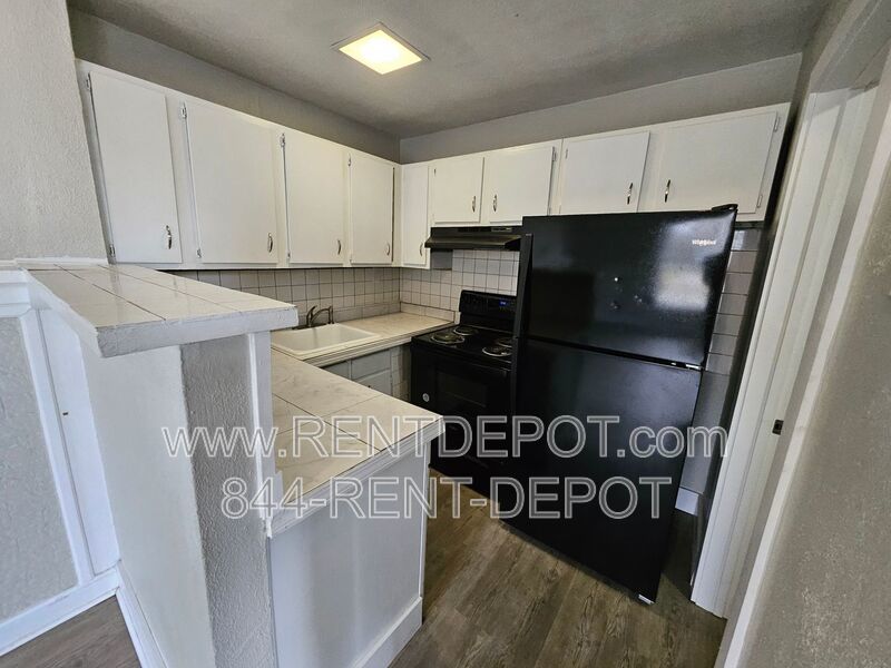 Charming 1 Bedroom, 1 Bath Rental property image