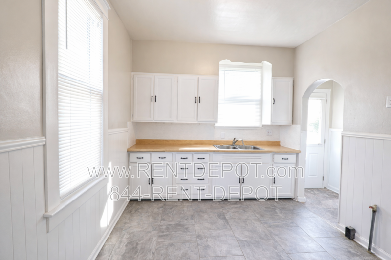 4 bedroom 1 bath with garage property image