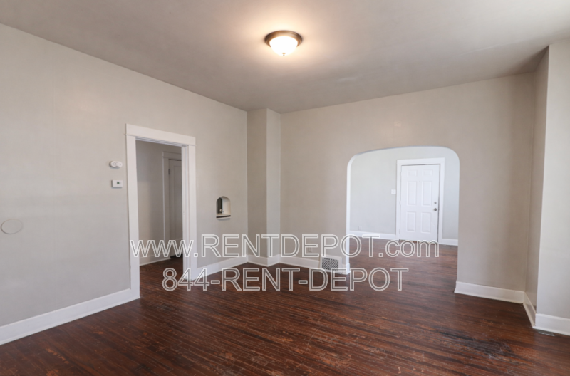 4 bedroom 1 bath with garage property image