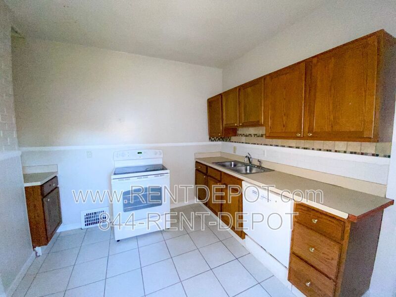 COMING SOON: 3 Bedroom/1 Bathroom House For Rent property image