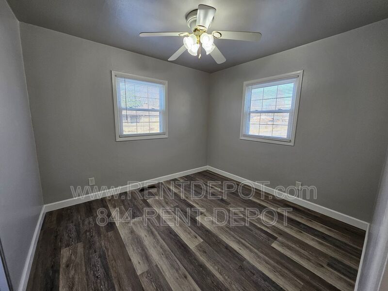 Newly Remodeled 2 Bedroom Home with Detached Garage – Move-In Ready! property image