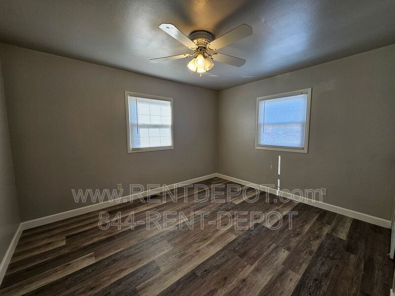 Newly Remodeled 2 Bedroom Home with Detached Garage – Move-In Ready! property image