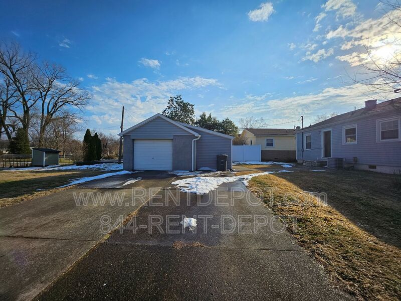 Newly Remodeled 2 Bedroom Home with Detached Garage – Move-In Ready! property image