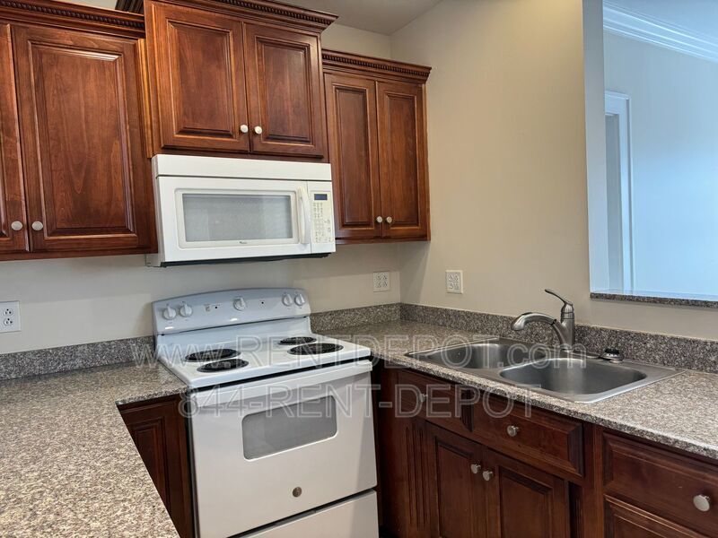 Rare Opportunity! Welcome to Alvord Blvd! property image