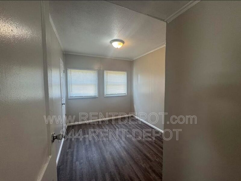 Updated 3 bedroom/1 bathroom house property image