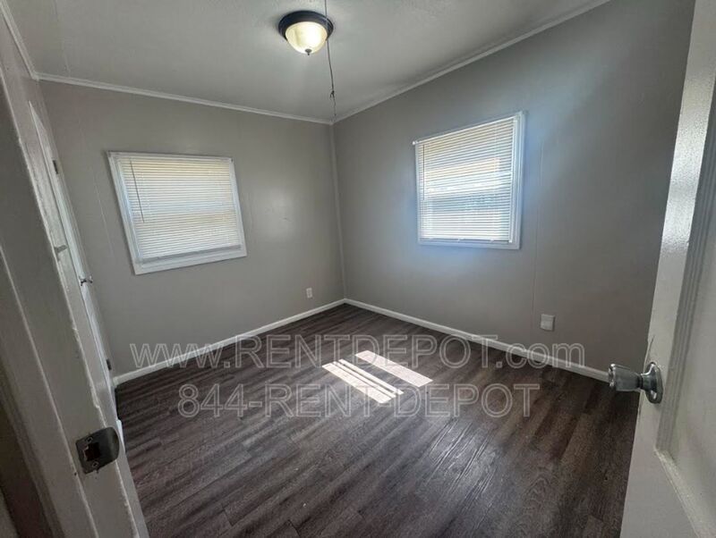 Updated 3 bedroom/1 bathroom house property image