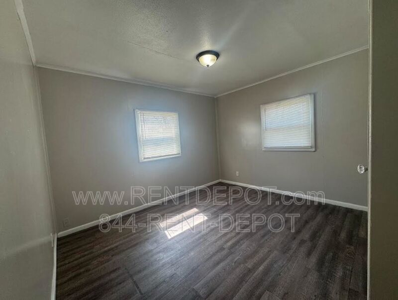 Updated 3 bedroom/1 bathroom house property image