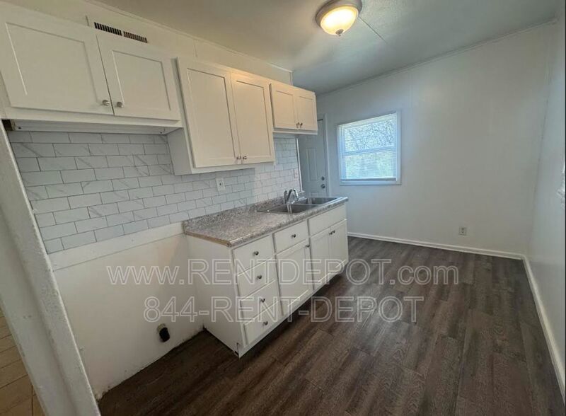 Updated 3 bedroom/1 bathroom house property image