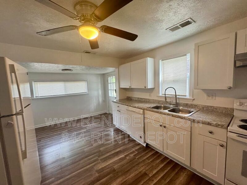 Quiet and Charming 2 bedroom 1 bath home. property image