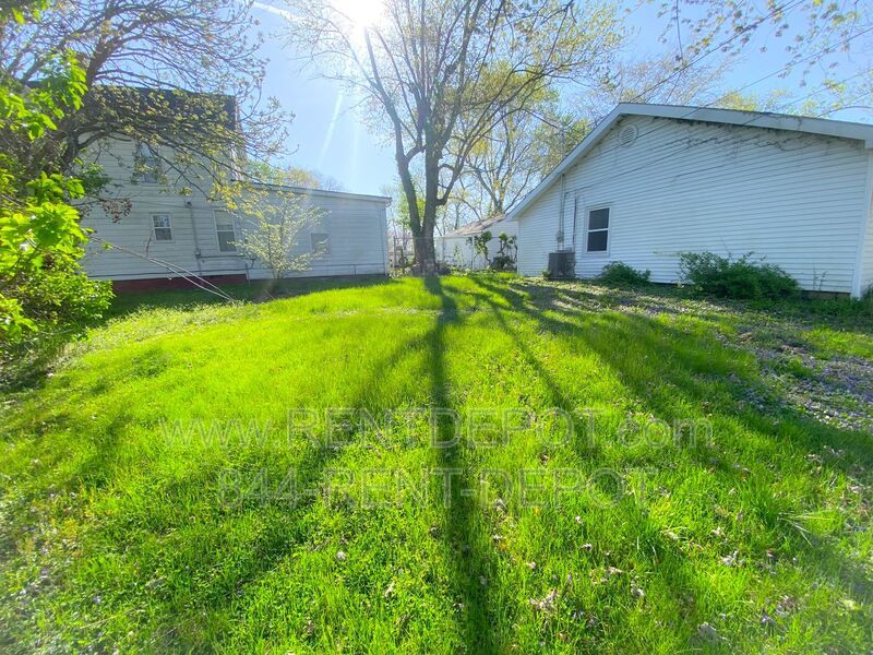 Quiet and Charming 2 bedroom 1 bath home. property image