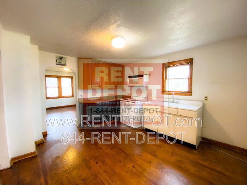 2 Bedroom Home with Basement & Bonus Space property image