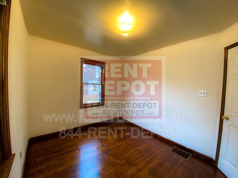 2 Bedroom Home with Basement & Bonus Space property image