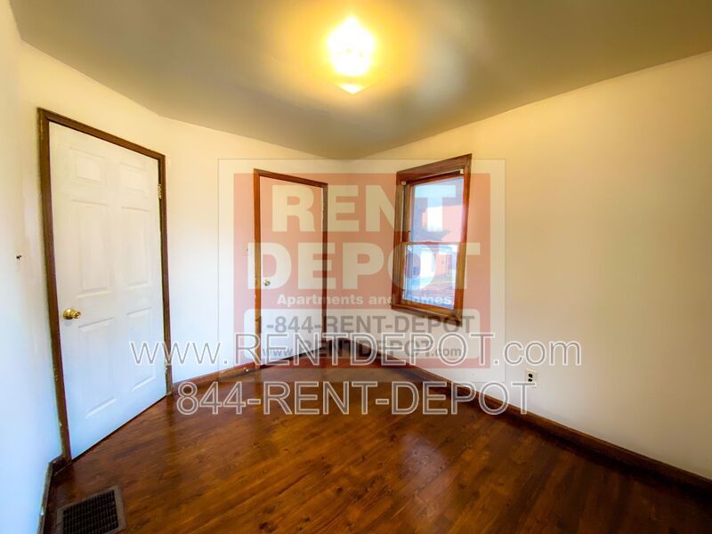 2 Bedroom Home with Basement & Bonus Space property image