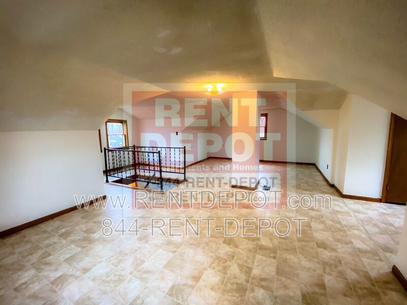 2 Bedroom Home with Basement & Bonus Space property image