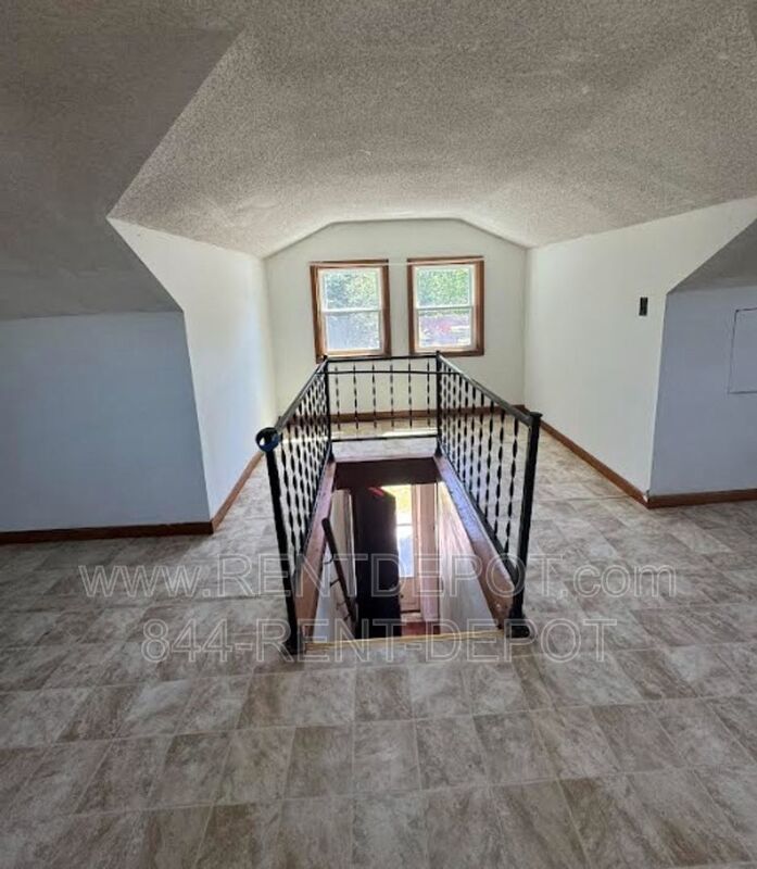 2 Bedroom Home with Basement & Bonus Space property image