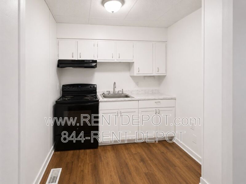 $150 off first month's rent and Free applications this week! Pets Allowed, Cozy 1-bedroom, 1-bath duplex property image