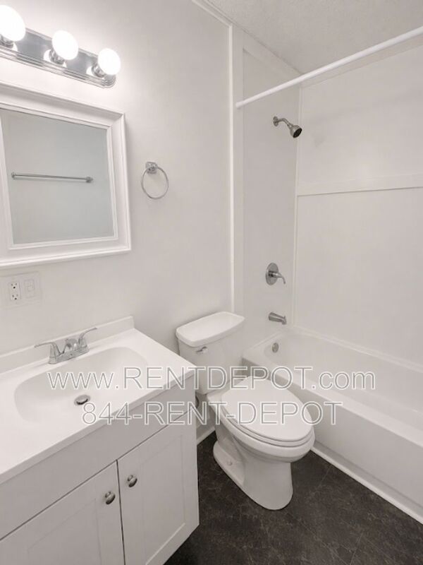 $150 off first month's rent and Free applications this week! Pets Allowed, Cozy 1-bedroom, 1-bath duplex property image