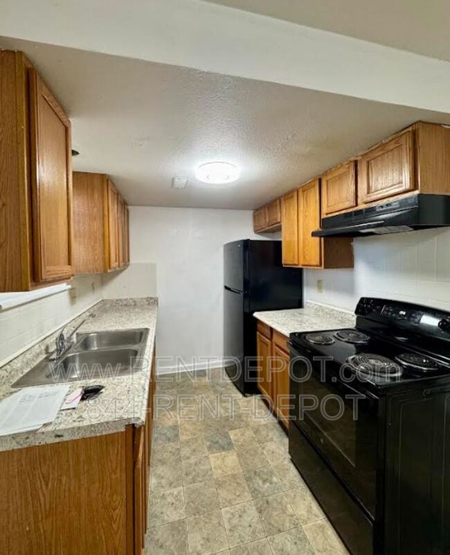 Spacious 3BR / 1.5BA Townhome with Fenced Yard property image