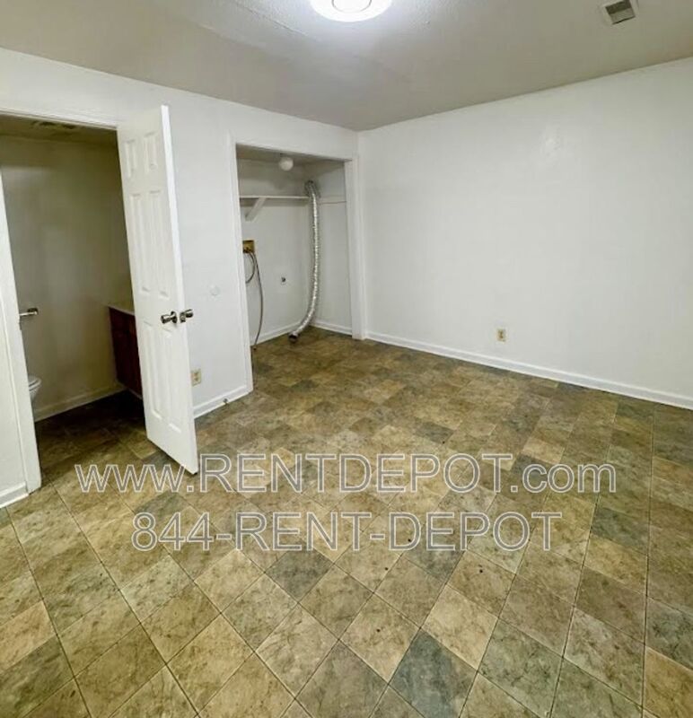Spacious 3BR / 1.5BA Townhome with Fenced Yard property image