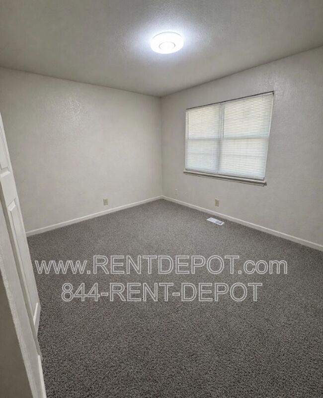 Spacious 3BR / 1.5BA Townhome with Fenced Yard property image