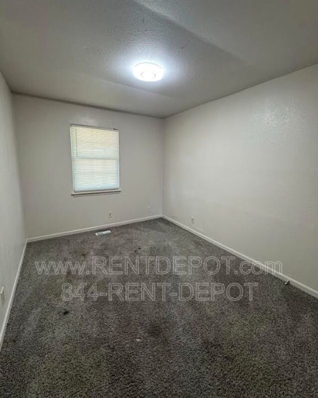 Spacious 3BR / 1.5BA Townhome with Fenced Yard property image