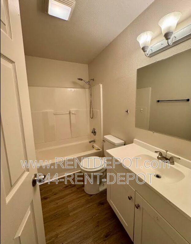 Spacious 3BR / 1.5BA Townhome with Fenced Yard property image
