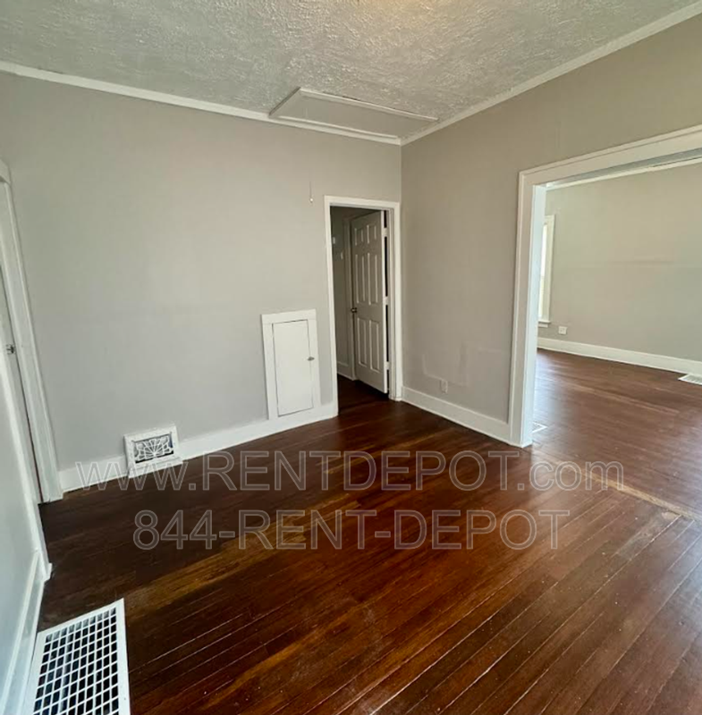Comfortable 1 Bedroom Home with Yard Space property image
