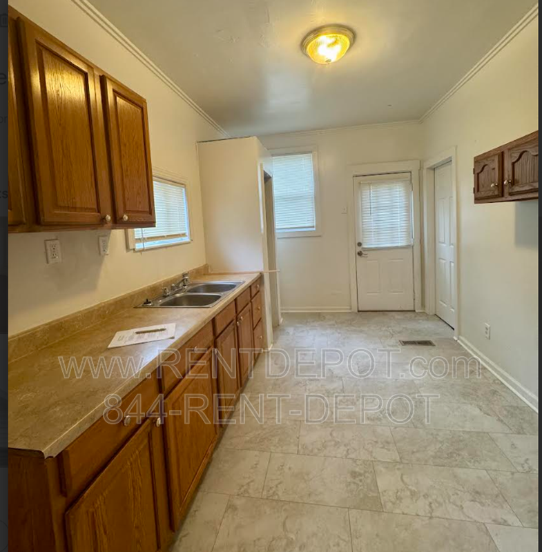 Comfortable 1 Bedroom Home with Yard Space property image