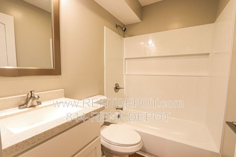 Free Applications this week! All new unit. Quartz countertops, white shaker cabinets, stainless appliances.... property image