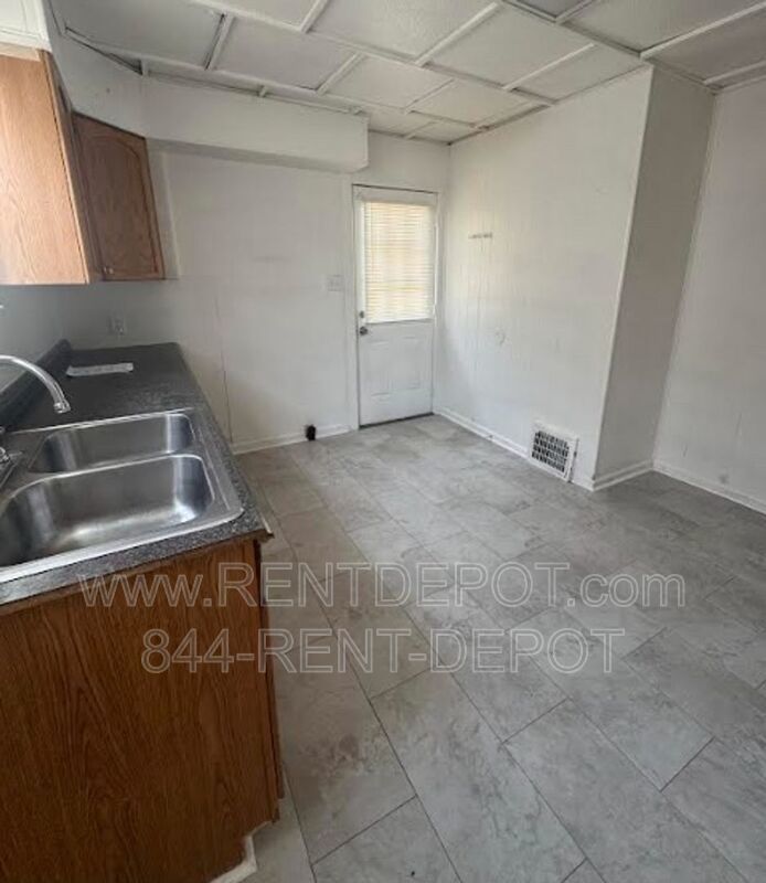 4 bed/2 bath with 3 car garage property image