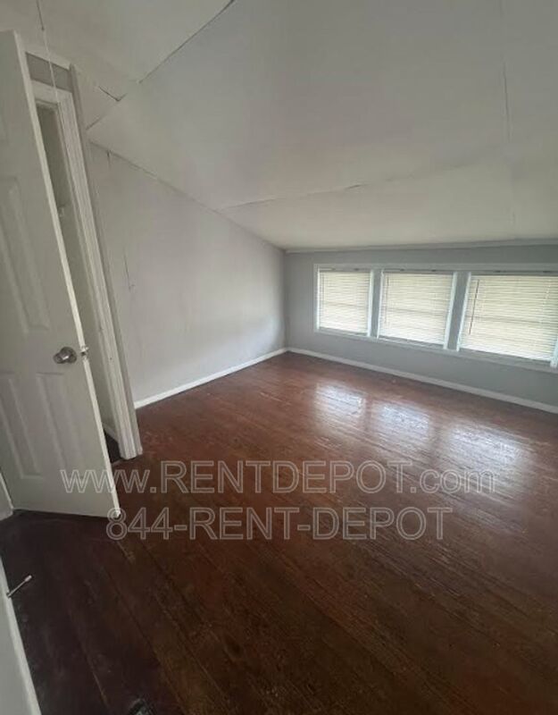 4 bed/2 bath with 3 car garage property image