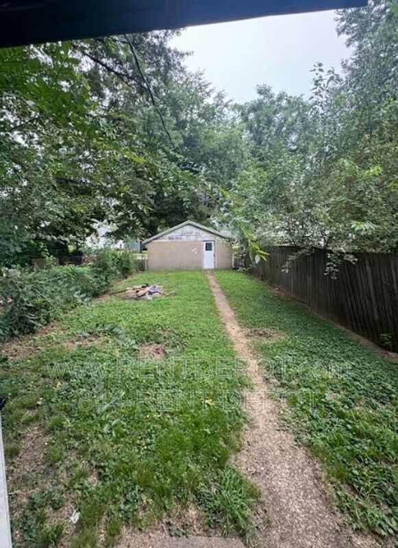 2 Bedroom with 1 car garage property image