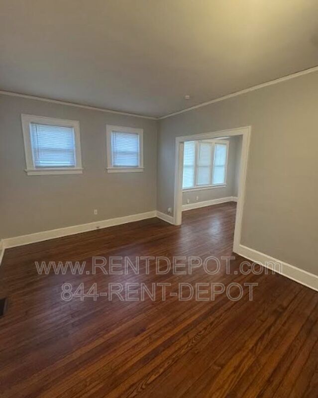 2 bedroom with basement and garage! property image