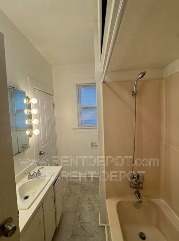 2 bedroom with basement and garage! property image
