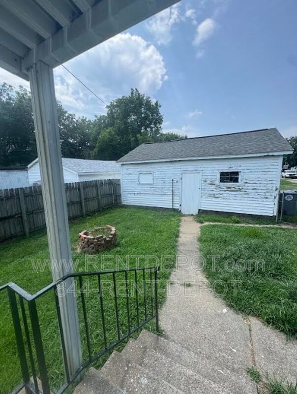 201 S Willow Rd property image